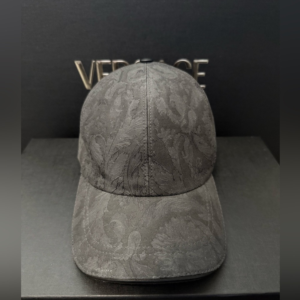 VERSACE BAROCCO JACQUARD BASEBALL CAP SIZE 58.